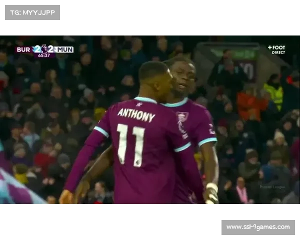 伯恩利2-2曼联：舍什科双响难救主，红魔三连平争五受阻